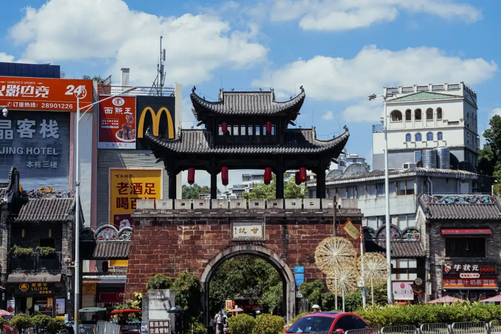 2025年酒店运营管理新趋势与公寓资产价值提升路径封面图